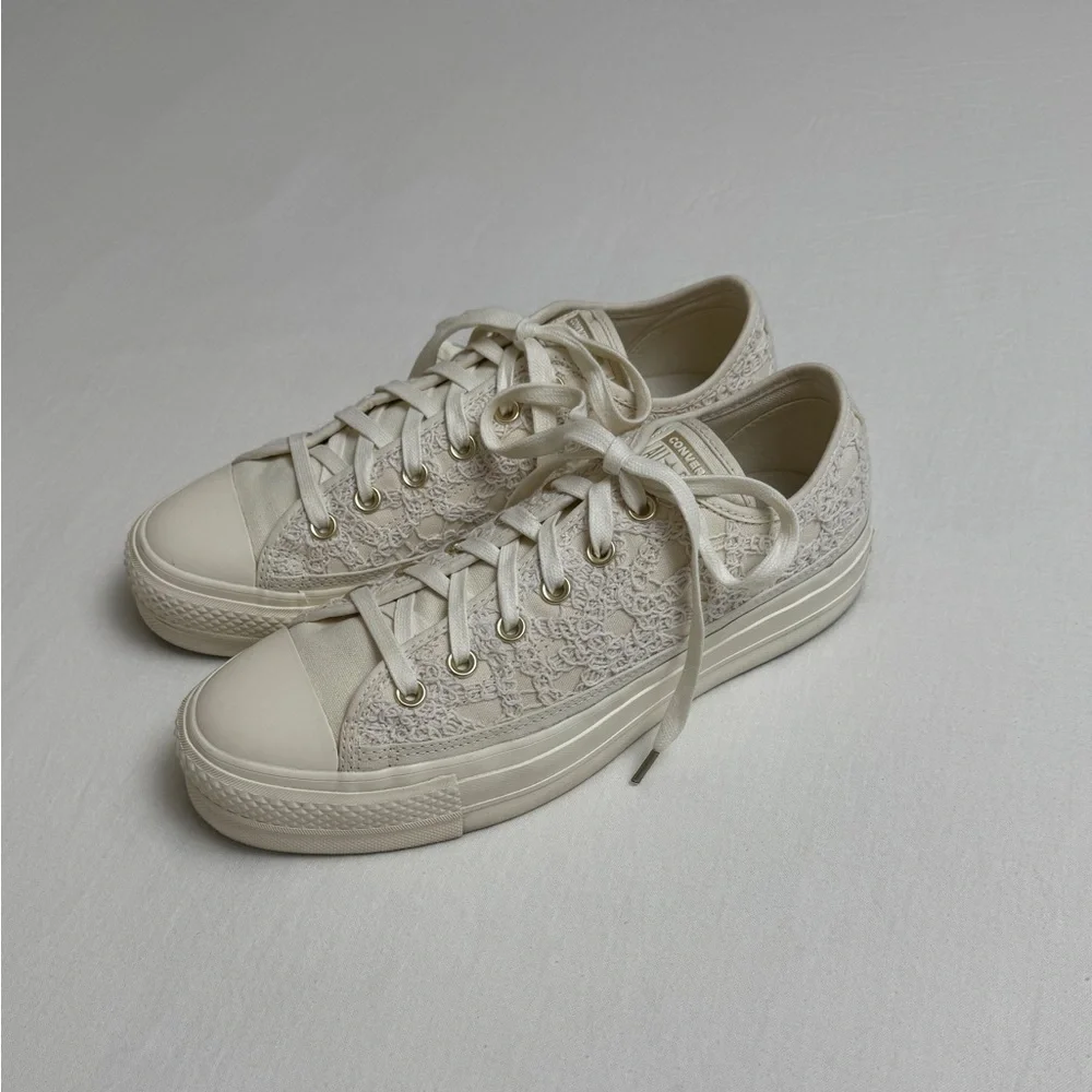 Converse Platform Low Tops In Off White Ivory Size 10 Boho Floral Embroidered